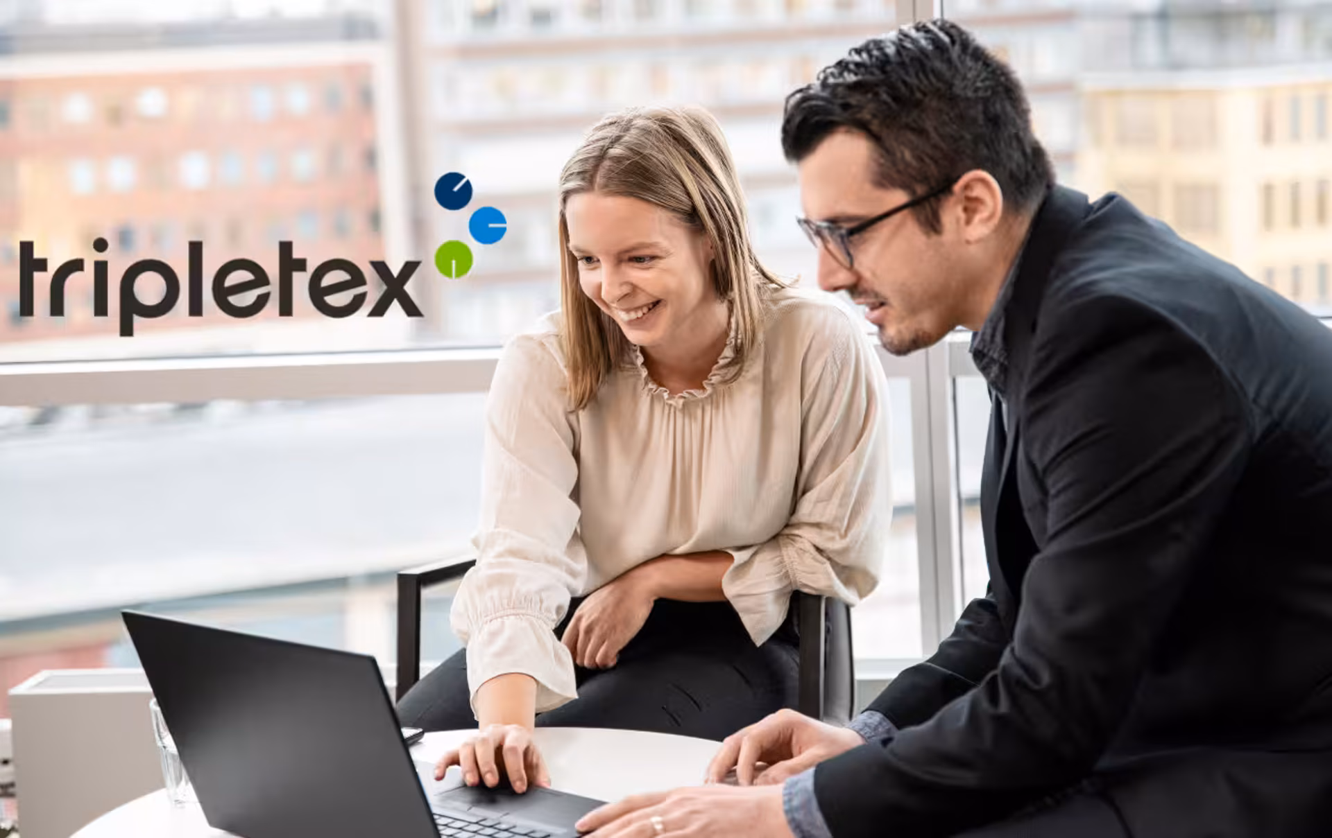 Integrasjon med Tripletex; to ansatte som samarbeider